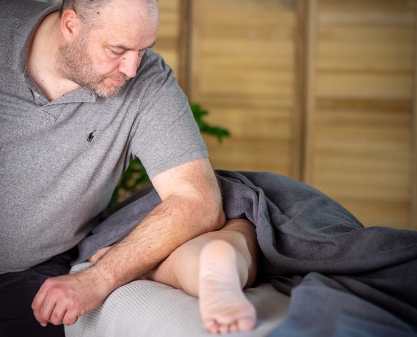 Bovenbeen en heup fascia massage Utrecht